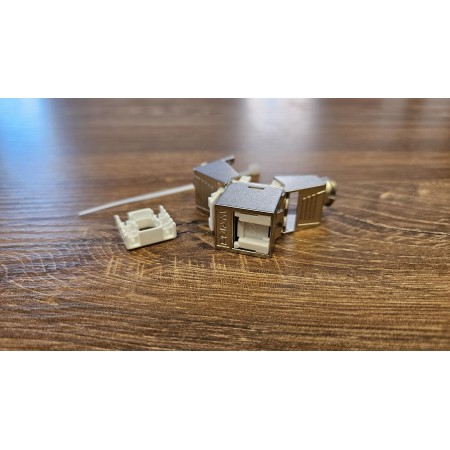 Moduł RJ45 typu keystone, kat.6A STP, beznarzędziowy, z przesłoną złącza
