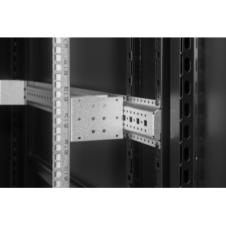 Szafa dystrybucyjna CobiCabling Vertical 19" 27U 600x600mm, drzwi przednie i tyle perforowane 80%, drzwi tylne dwuskrzydłowe, panel wentylacyjny 2-wentylatorowy , kółka, stopki,  czarna RAL 9004